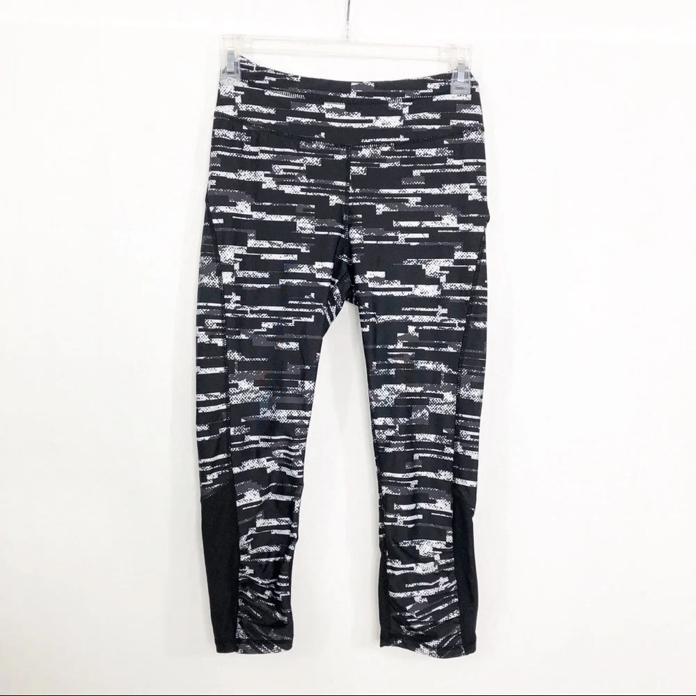 Kyodan Yoga Athletic Workout Capri Leggings, Size XS, Black White
